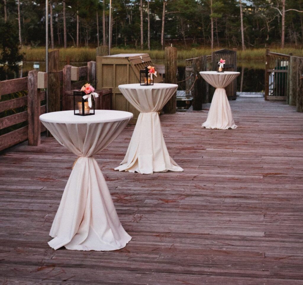 Cocktail tables Tables and Chairs